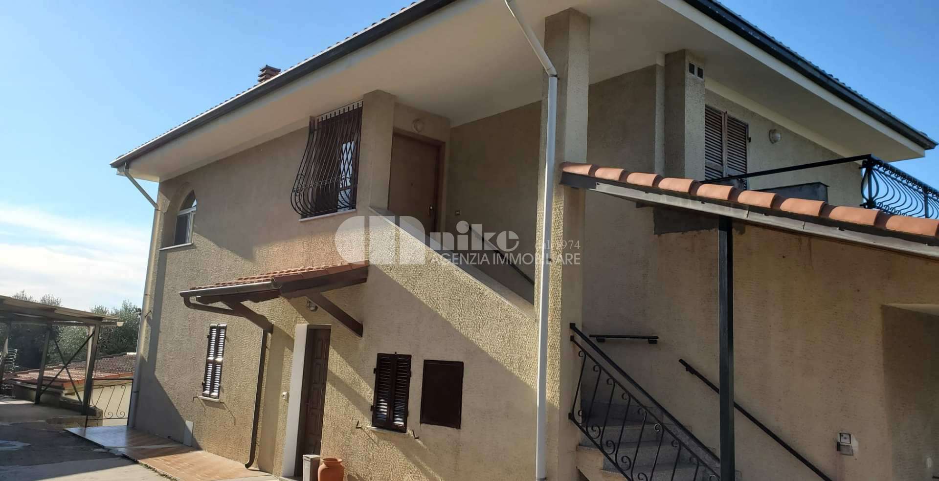 Apartment with private entrance in semi-detached house 