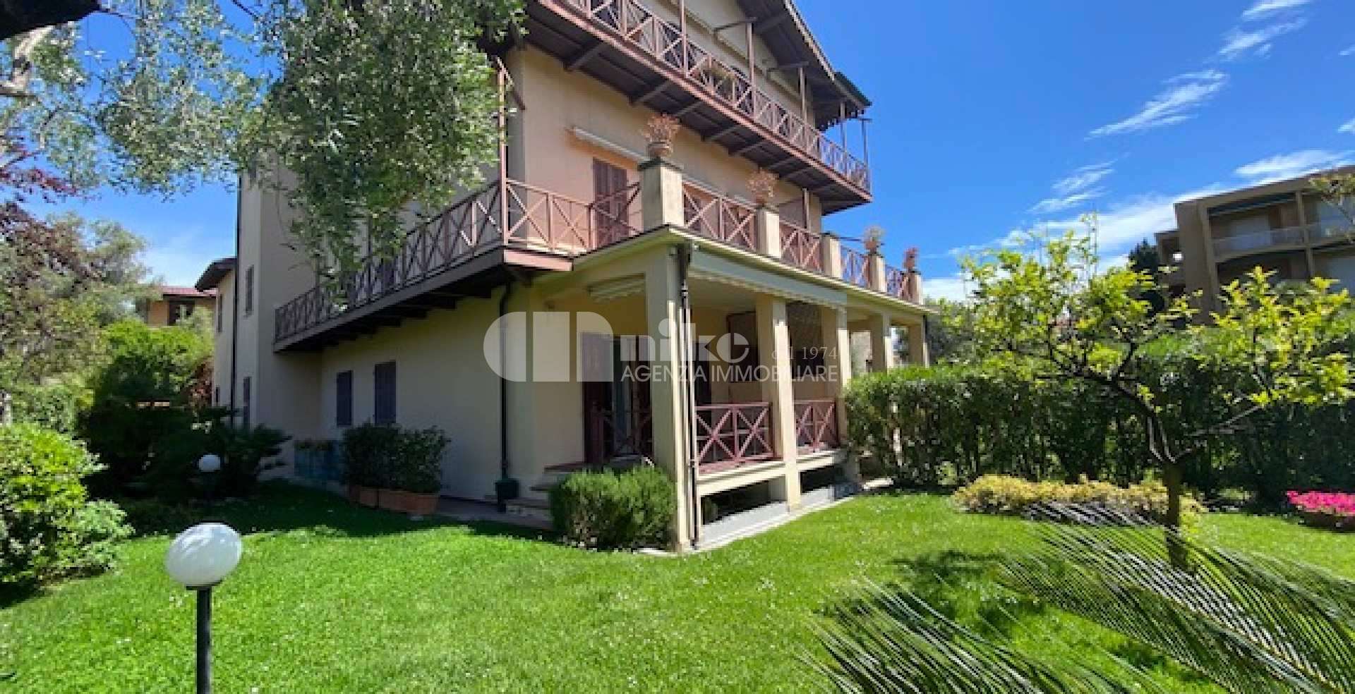 Huge apartment in a historic house with lift