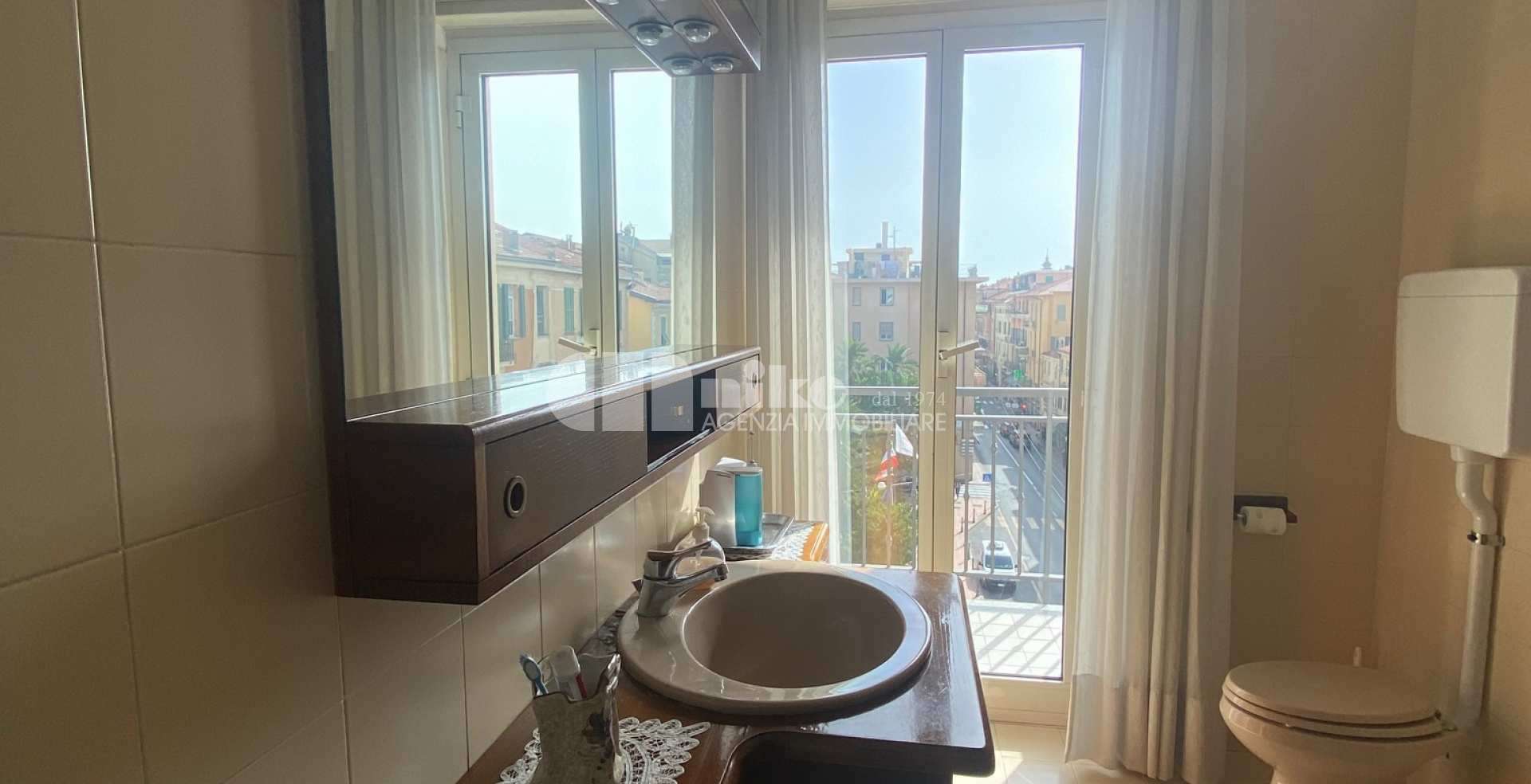 Three-room apartment on the last floor with a seaview