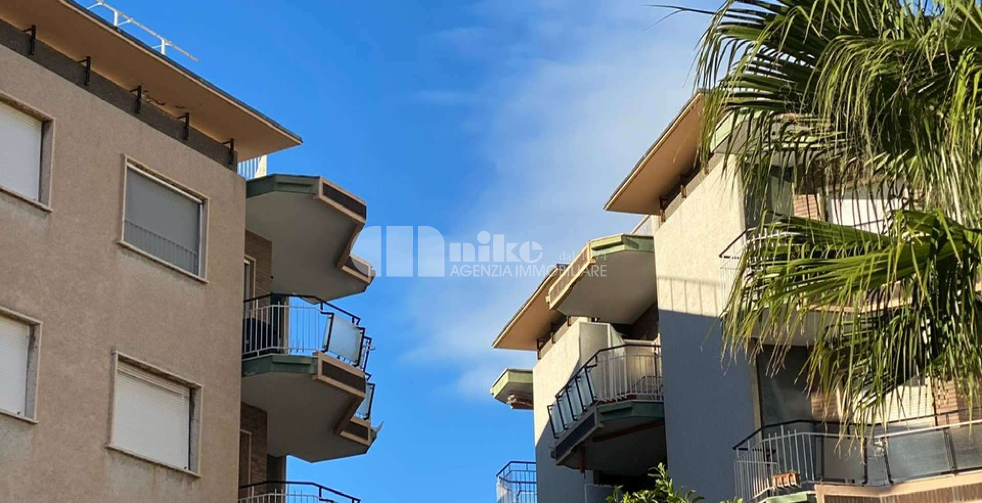 4 room apartment next to the sea 