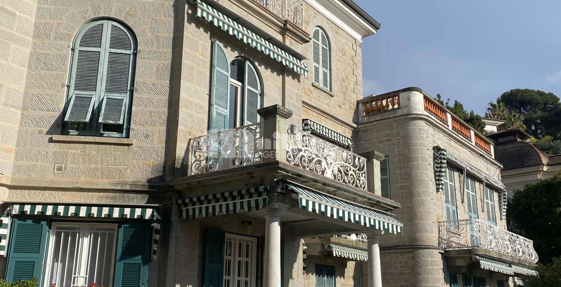Three-room apartment in a historic building