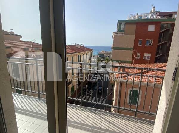 Three-room apartment on the last floor with a seaview