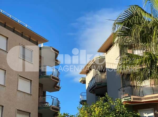 4 room apartment next to the sea 