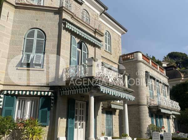 Three-room apartment in a historic building