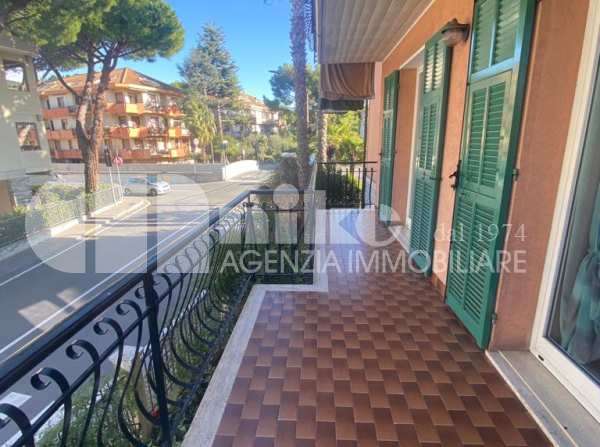 Three-room apartment in Bordighera near the sea