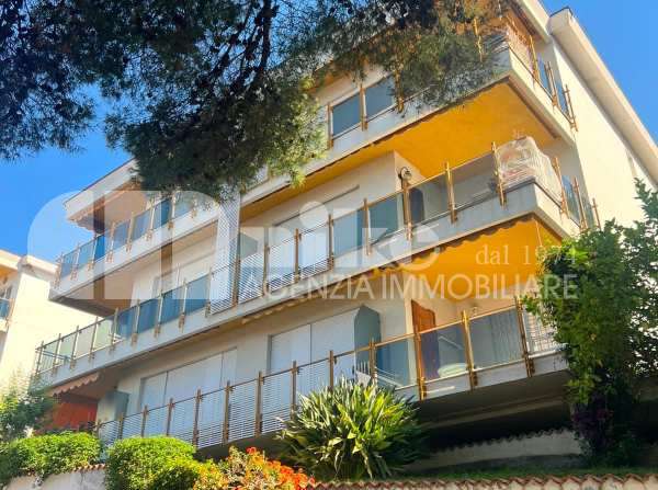 Three-room apartment in an elegant condominium