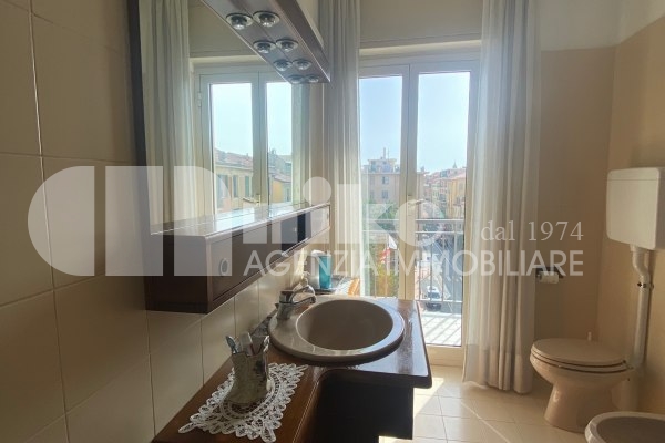 Three-room apartment on the last floor with a seaview thumbnail
