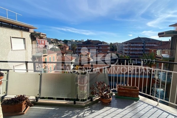4 room apartment next to the sea  thumbnail