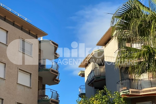 4 room apartment next to the sea  thumbnail