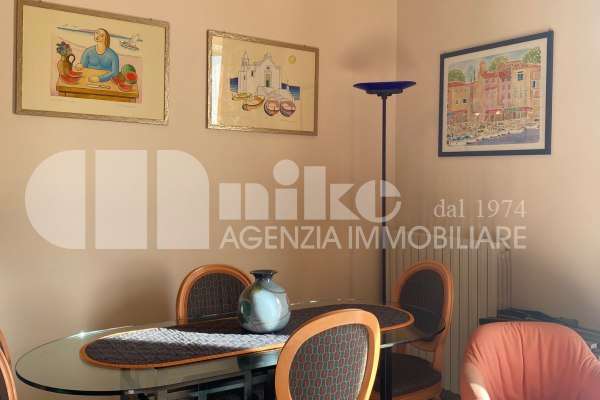 Three-room apartment in a historic building thumbnail