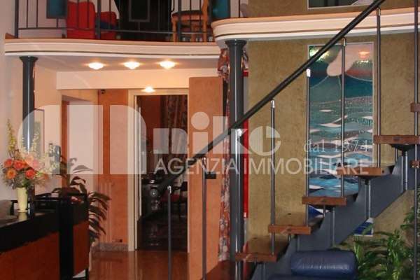 Three-room apartment in a historic building thumbnail