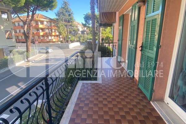 Three-room apartment in Bordighera near the sea thumbnail