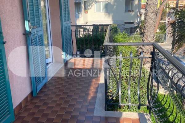 Three-room apartment in Bordighera near the sea thumbnail