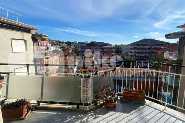 4 room apartment next to the sea  thumbnail