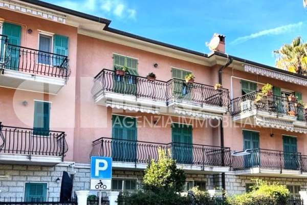 Three-room apartment in Bordighera near the sea thumbnail