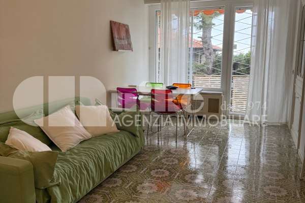 Three-room apartment in an elegant condominium thumbnail