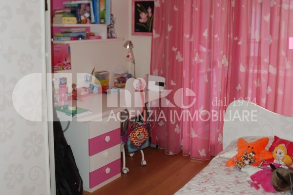 Four-room renovated apartment thumbnail