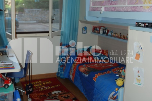 Four-room renovated apartment thumbnail